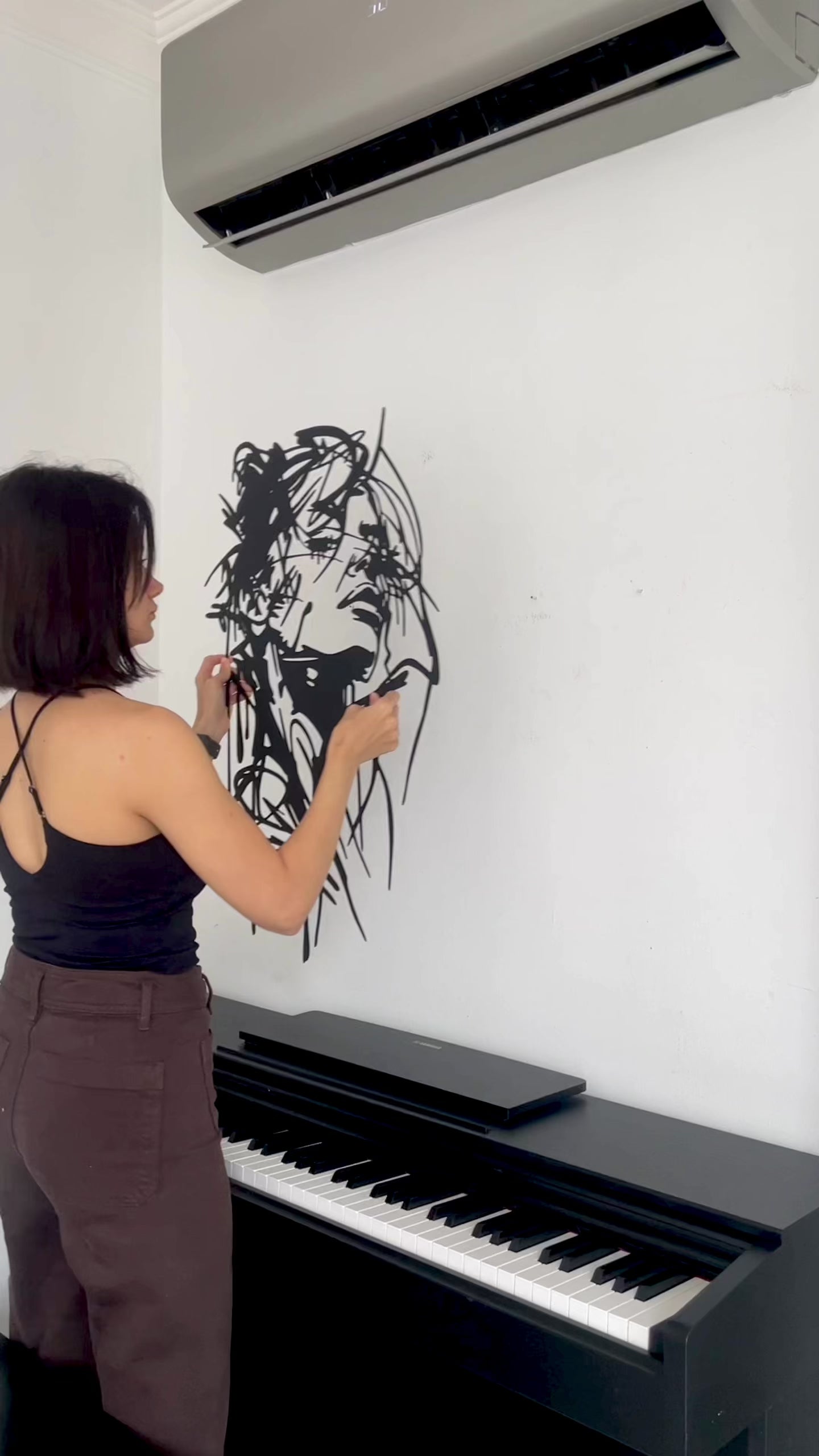 Load video: Abstract Woman Metal Wall Art, Modern Living Room Decoration